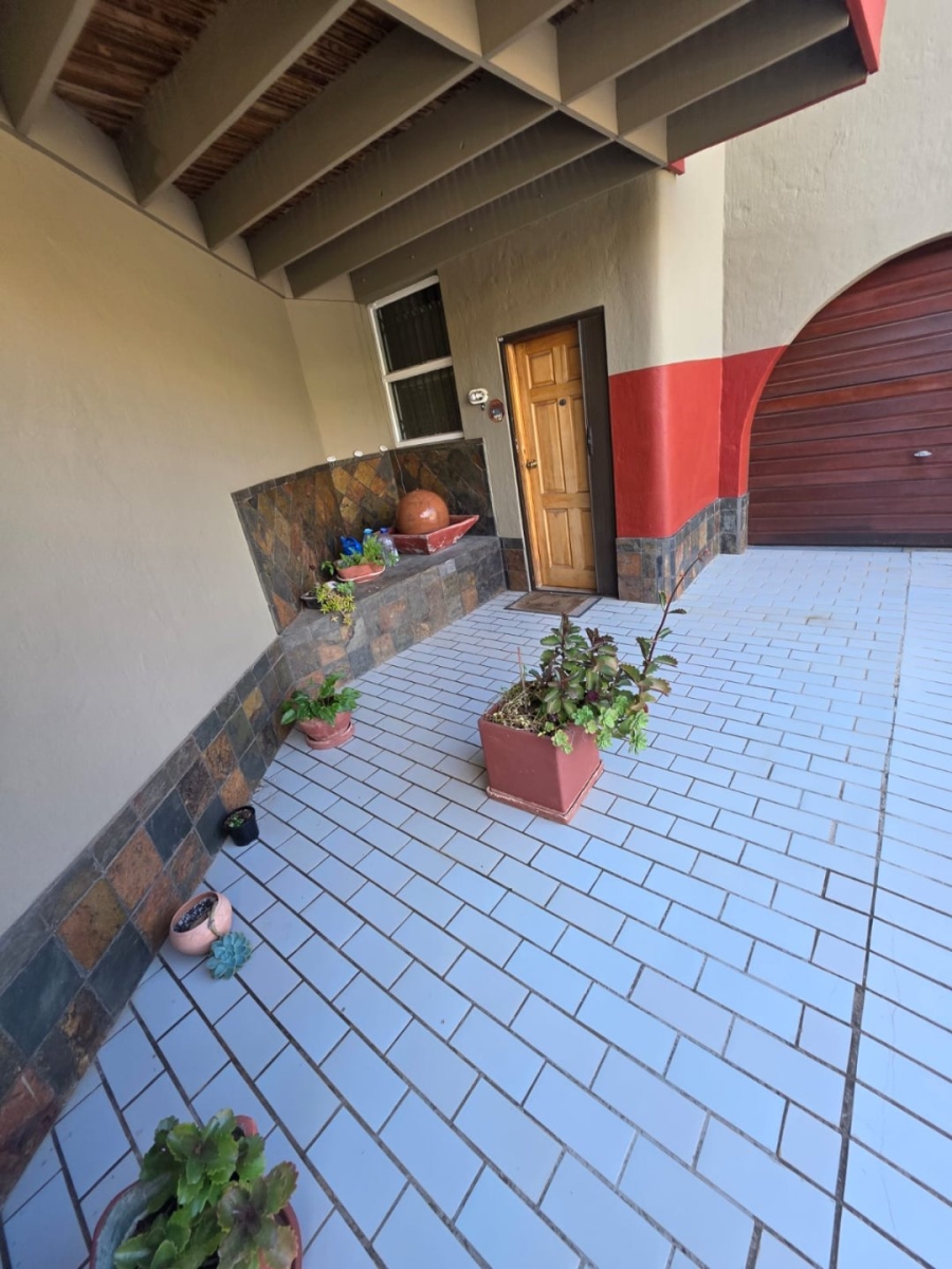 4 Bedroom Property for Sale in Wavecrest Eastern Cape